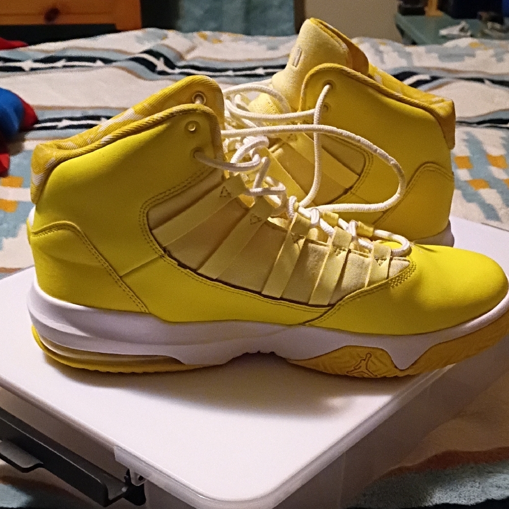Nike Yellow Athletic Shoes - Picture 10 of 11